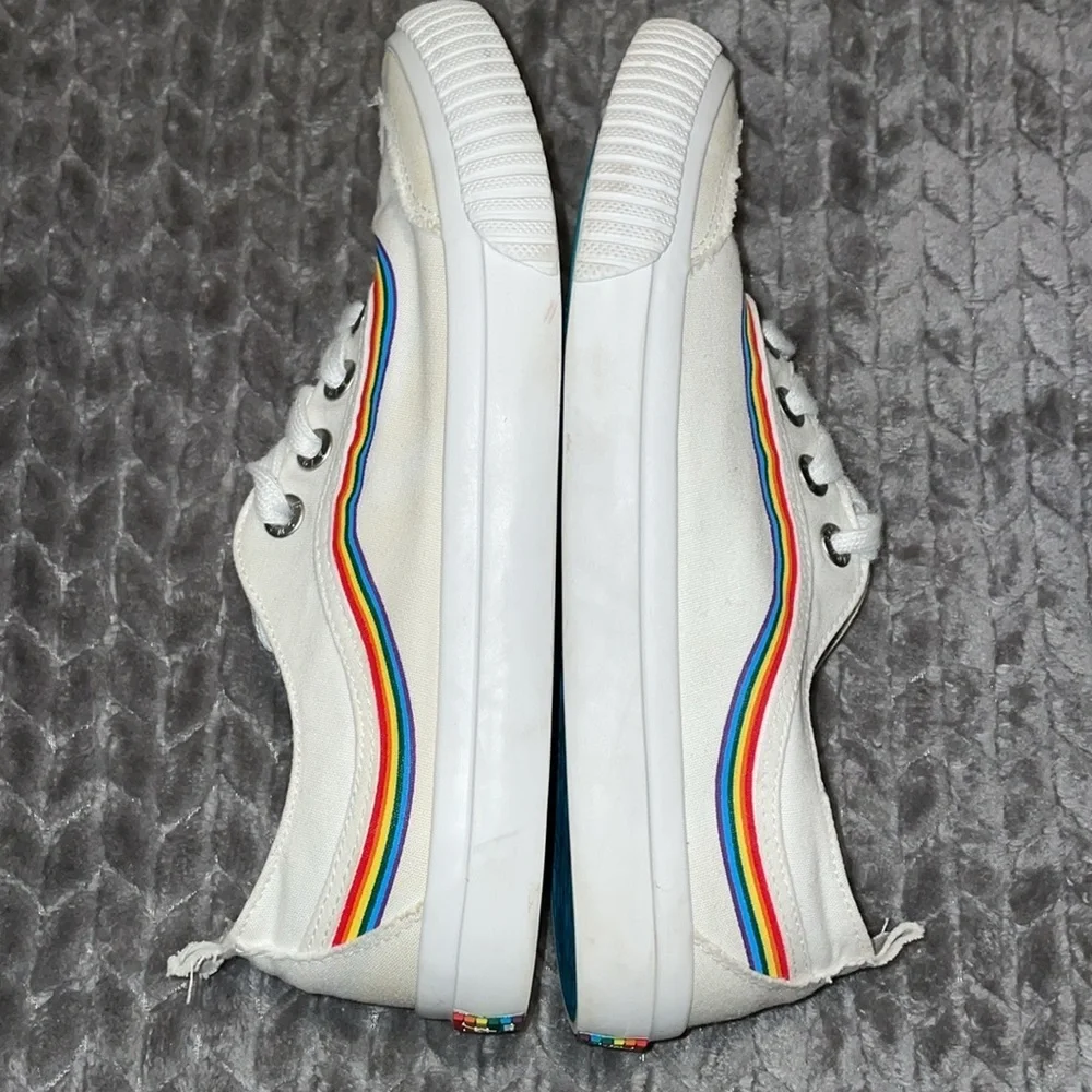 Blowfish sz 8 white w/rainbow - Picture 3 of 8